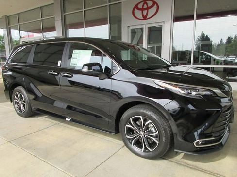 New 2026 Toyota Sienna Platinum AWD/4WD image 4