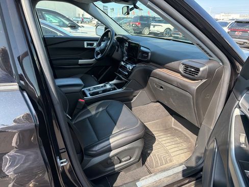 Used 2021 Ford Explorer Limited w/ Equipment Group 301A image 7