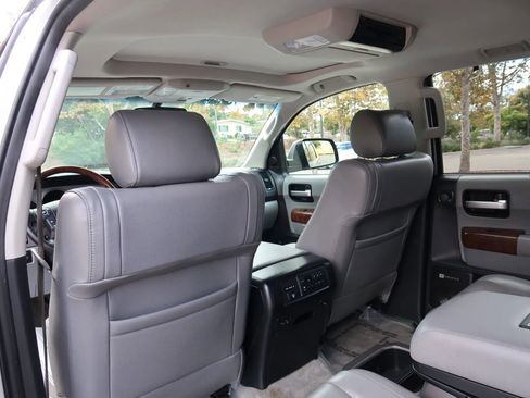 Used 2010 Toyota Sequoia Platinum image 24