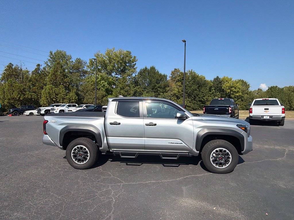 Used 2025 Toyota Tacoma TRD Off-Road AWD/4WD image 17