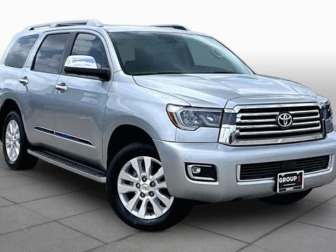 Used 2020 Toyota Sequoia Platinum RWD image 3