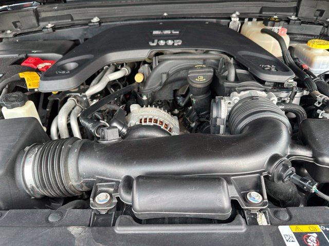 Used 2021 Jeep Wrangler Unlimited Sahara AWD/4WD image 9