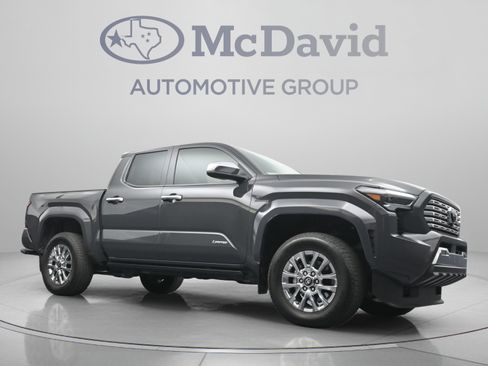 Used 2025 Toyota Tacoma Limited AWD/4WD image 25