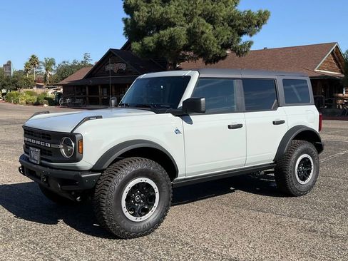 Certified 2024 Ford Bronco Black Diamond w/ Sasquatch Package image 2