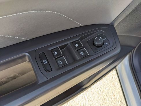 Used 2023 Volkswagen Atlas Cross Sport SE image 18