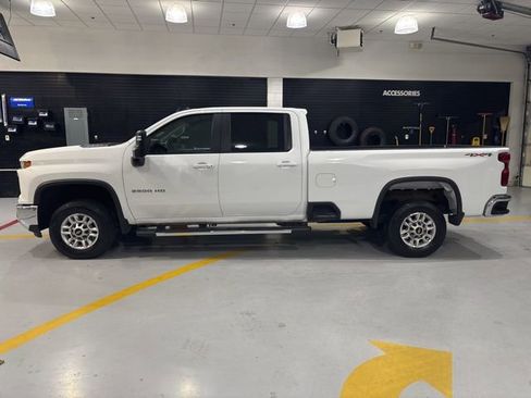 Used 2025 Chevrolet Silverado 2500 LT w/ Convenience Package image 5