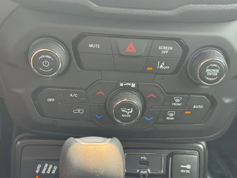 Certified 2023 Jeep Renegade Altitude w/ Convenience Group I AWD/4WD image 34