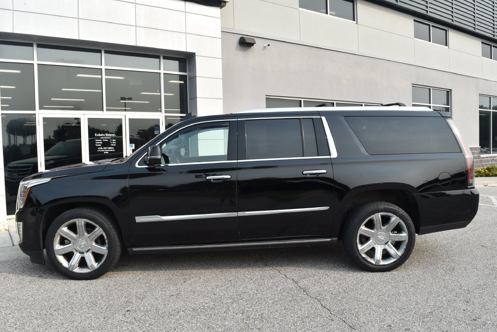 Used 2017 Cadillac Escalade ESV Premium Luxury AWD/4WD image 3