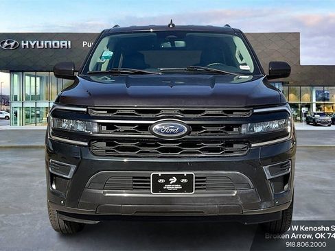 Used 2024 Ford Expedition XLT image 3