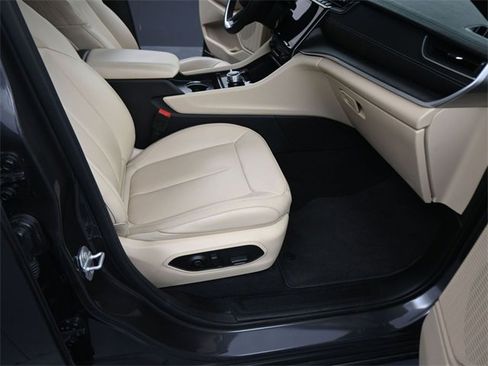 Used 2025 Jeep Grand Cherokee L Limited w/ Black Appearance Package image 12