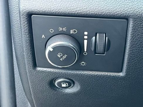 Used 2017 Jeep Grand Cherokee Overland image 21