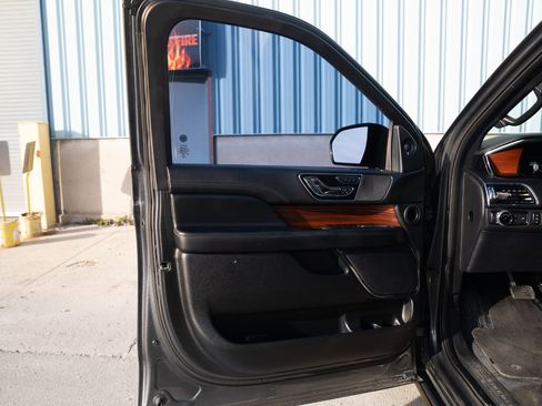 Used 2018 Lincoln Navigator Reserve w/ Technology Package image 20