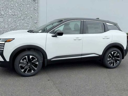 New 2025 Nissan Kicks SV image 2
