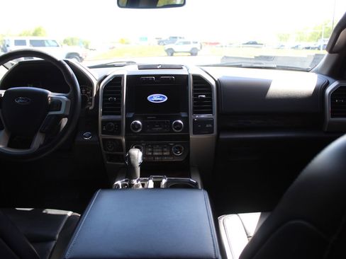 Used 2019 Ford F150 Lariat w/ Equipment Group 502A Luxury AWD/4WD image 17