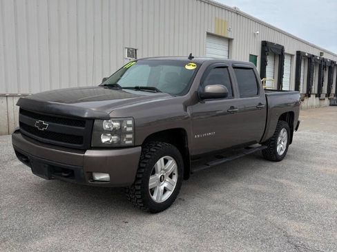 Used 2007 Chevrolet Silverado 1500 LTZ w/ Safety Package AWD/4WD image 4