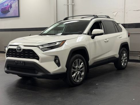 Used 2022 Toyota RAV4 XLE Premium AWD/4WD image 6