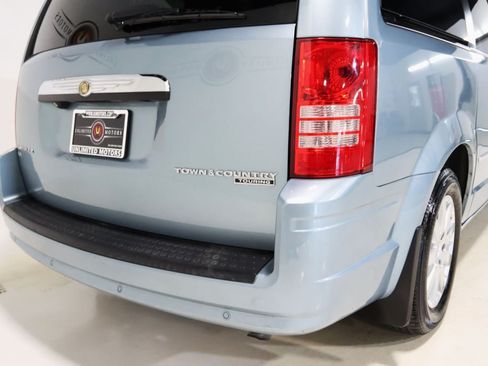 Used 2010 Chrysler Town & Country Touring Plus w/ Premium Group FWD image 9