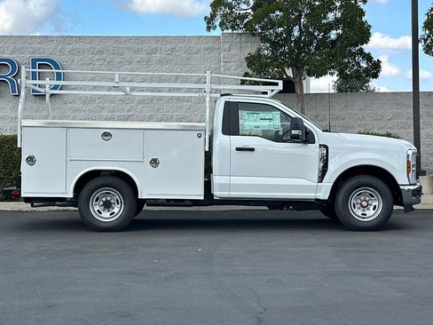 New 2026 Ford F250 XL w/ XL Chrome Package image 3