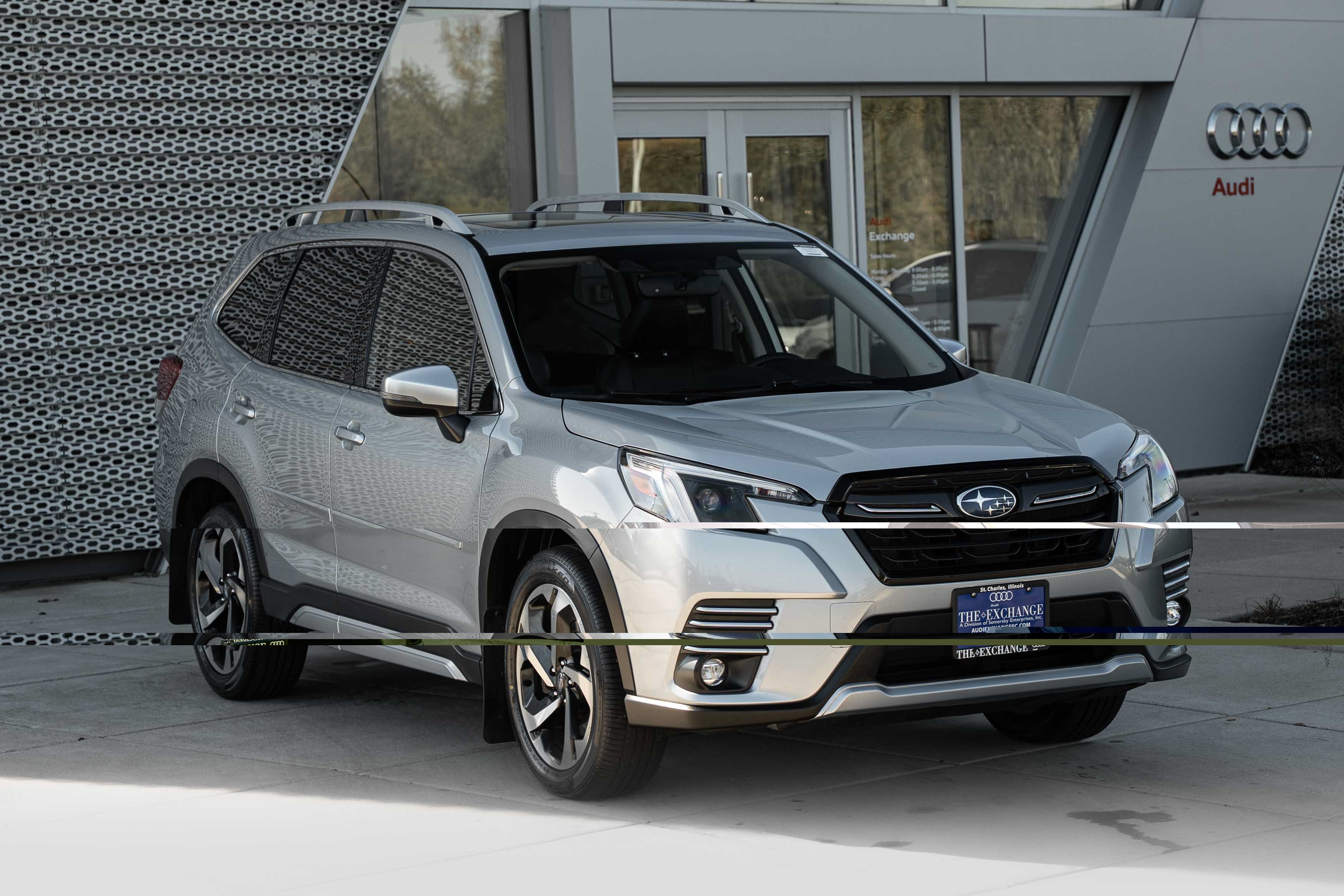 Used 2022 Subaru Forester Touring AWD/4WD image 2