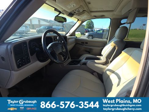 Used 2004 GMC Yukon XL SLT w/ Preferred Equipment Group AWD/4WD image 8