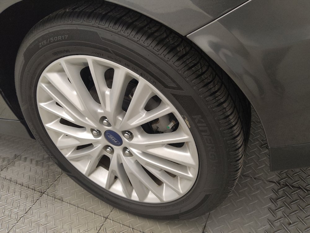 Used 2018 Ford Focus Titanium FWD image 31