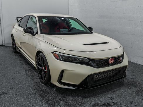 Used 2025 Honda Civic Type R image 2