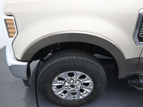 Used 2018 Ford F250 Lariat w/ Chrome Package image 9