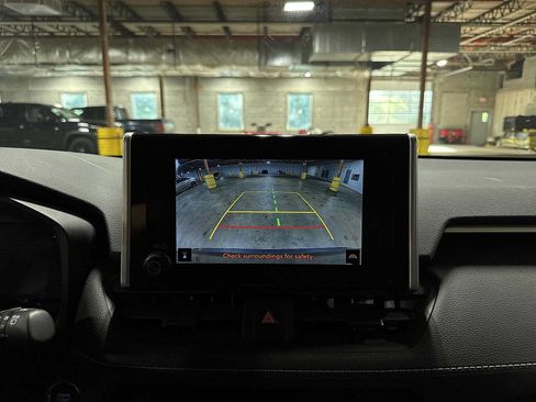 Used 2025 Toyota RAV4 XLE AWD/4WD image 24