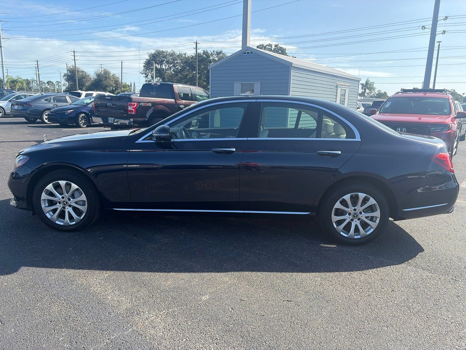Used 2020 Mercedes-Benz E 350 4MATIC Sedan image 4