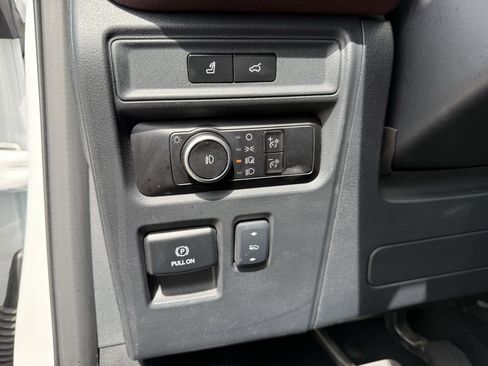 Used 2023 Ford Expedition Limited image 16