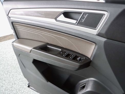 Used 2022 Volkswagen Atlas SE w/ Black Wheel Package image 21