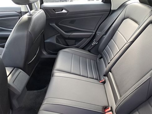 Used 2023 Volkswagen Jetta SE w/ Panoramic Sunroof Package image 27