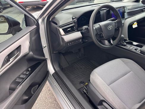 Used 2026 Toyota Camry LE image 9