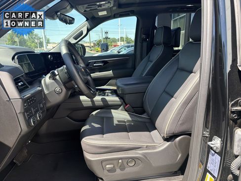 Used 2025 Chevrolet Suburban Premier AWD/4WD image 16
