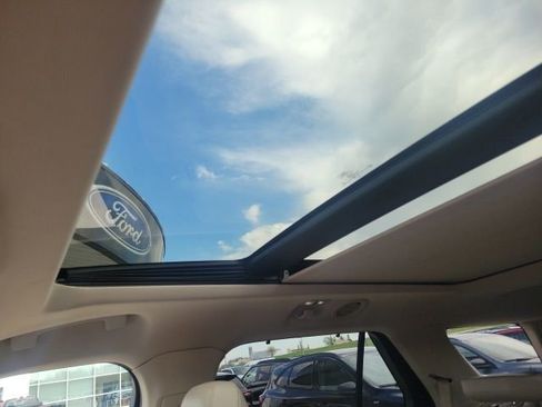 Used 2020 Ford Explorer Platinum w/ Premium Technology Package AWD/4WD image 20