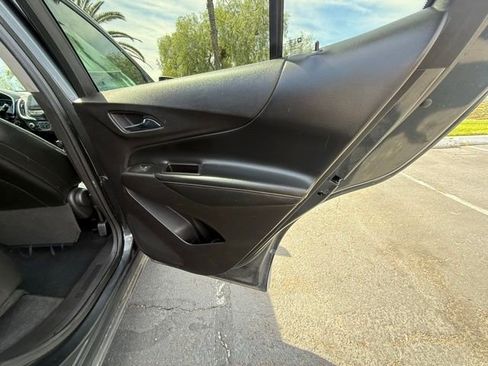 Used 2018 Chevrolet Equinox Premier image 13