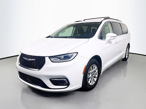 Used 2022 Chrysler Pacifica Touring-L FWD image 3
