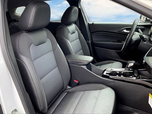 Used 2024 Chevrolet Trax LT w/ Driver Confidence Package image 21