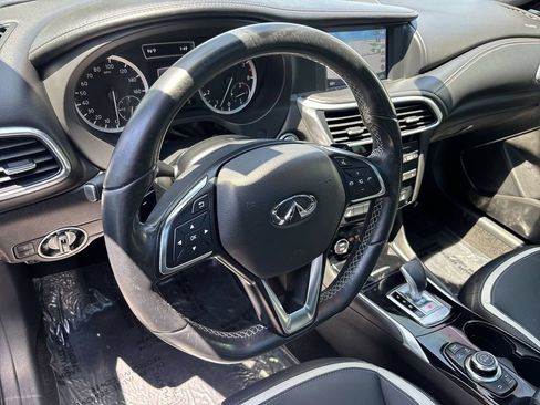Certified 2018 INFINITI QX30 Sport w/ Sport Leather Package FWD image 11