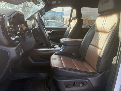 Used 2024 Chevrolet Silverado 3500 High Country w/ High Country Premium Package image 10