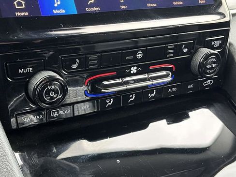 Used 2023 Jeep Grand Cherokee L Limited image 33