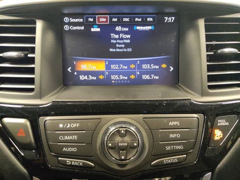 Used 2020 Nissan Pathfinder S AWD/4WD image 25