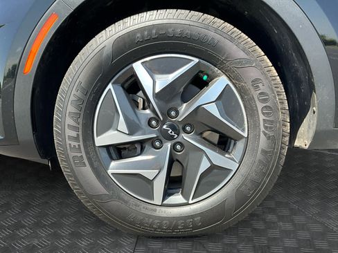 Used 2022 Kia Sorento S FWD image 12