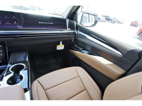 New 2026 Cadillac Escalade ESV Luxury w/ Touring Package AWD/4WD image 10