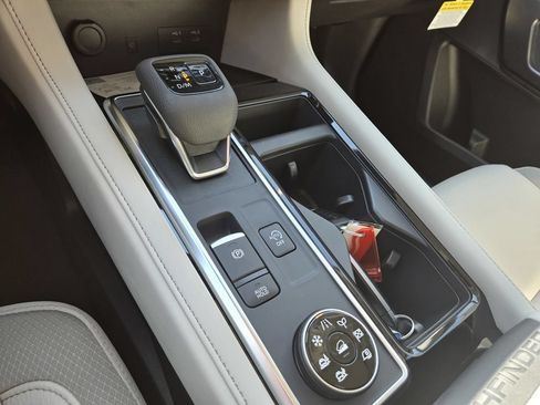 New 2026 Nissan Pathfinder SL AWD/4WD image 15