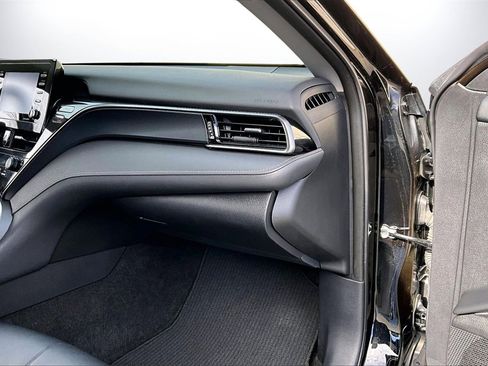 Used 2023 Toyota Camry SE w/ Convenience Package image 18