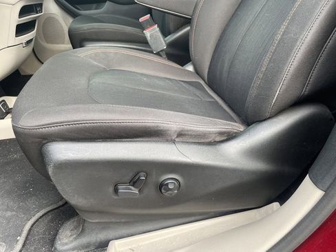 Used 2017 Chrysler Pacifica Touring w/ Tire & Wheel Group image 17