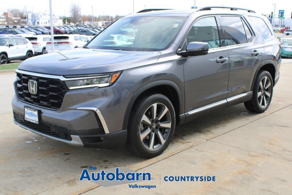 Used 2023 Honda Pilot Touring image 3