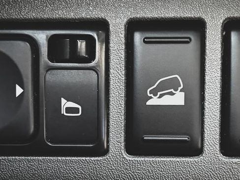 Used 2020 Nissan Frontier SV w/ Midnight Edition Floor Mats AWD/4WD image 8