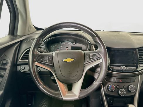 Used 2019 Chevrolet Trax LT w/ LT Convenience Package AWD/4WD image 17